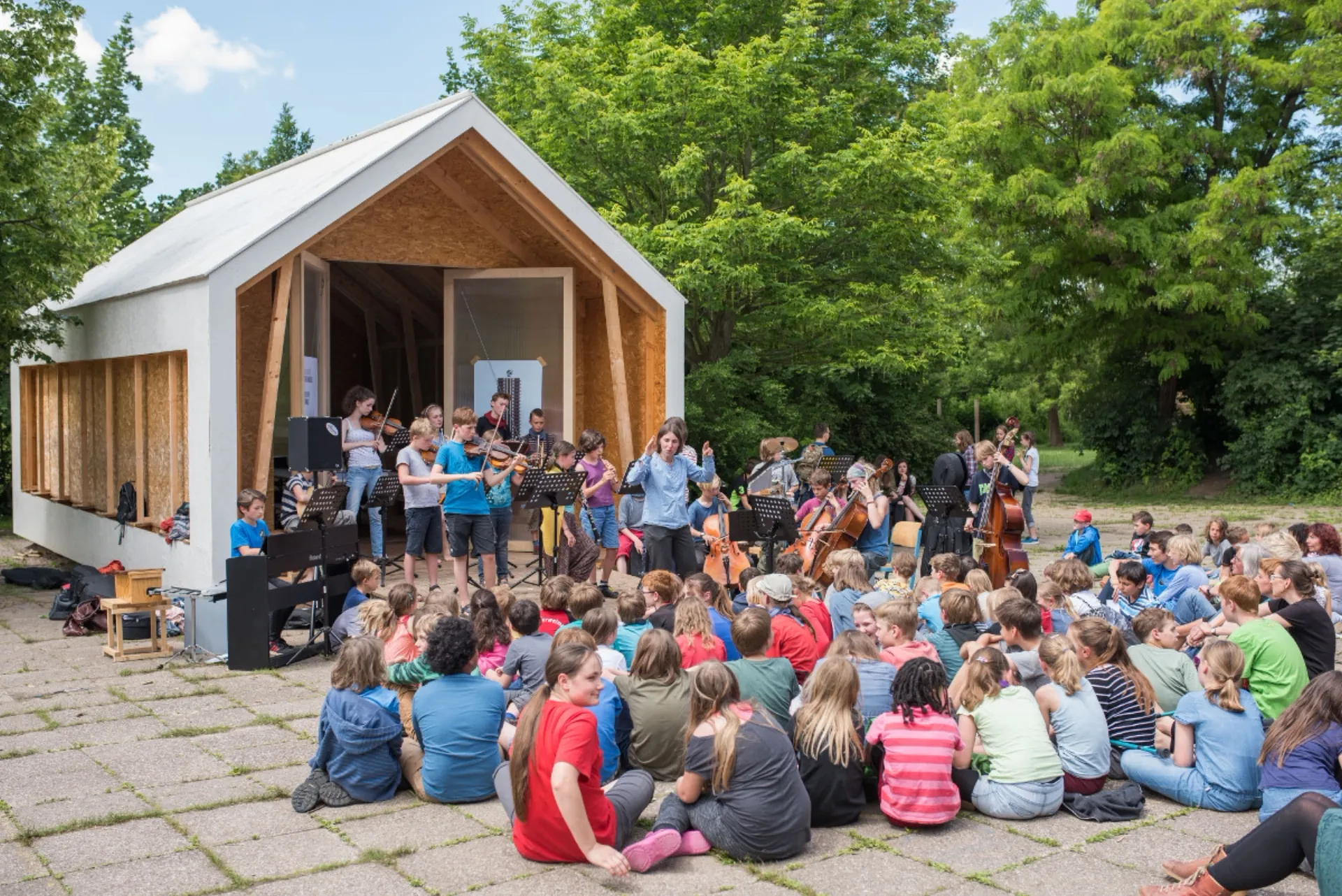 Mitmach-Konzert vor Pavillon der StadtLand Schule_Foto Thomas Müller